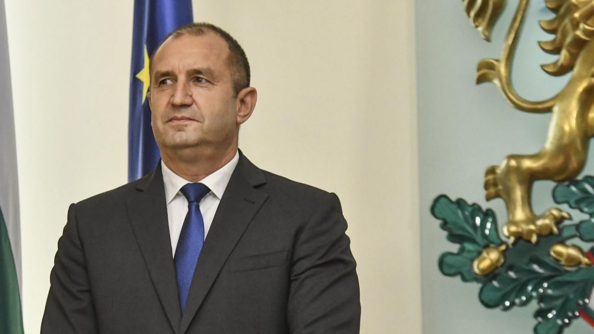 Президентът Румен Радев върна за ново обсъждане отделни текстове от