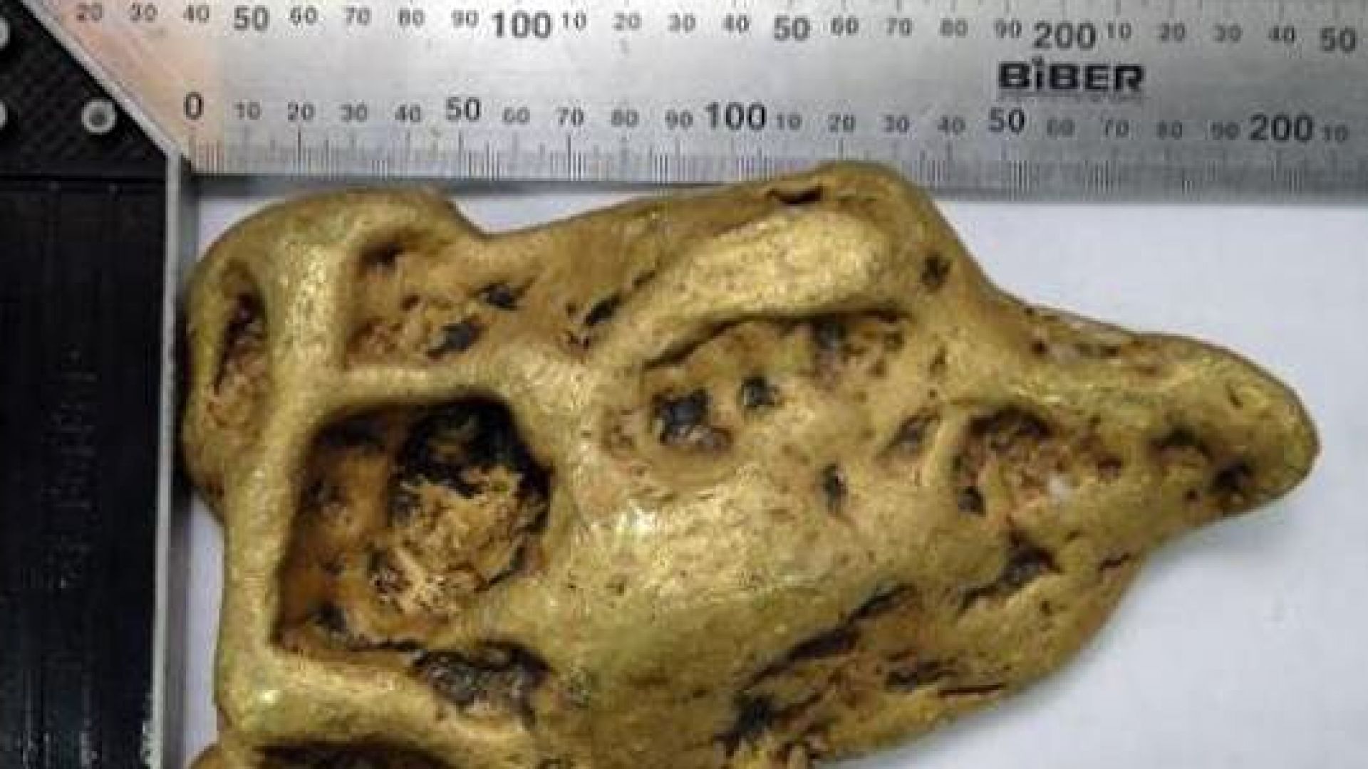 Късметлия намери с металотърсач самороден къс злато с тегло 1 4