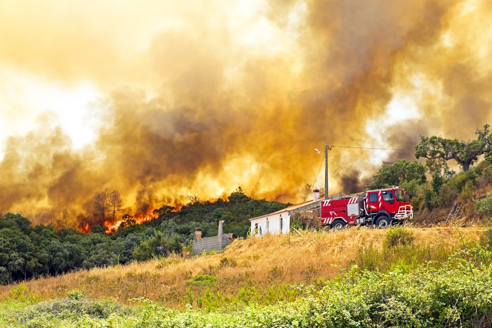 За съжаление, в части от Пиринеите и Алпите, остава вероятността за горски пожари