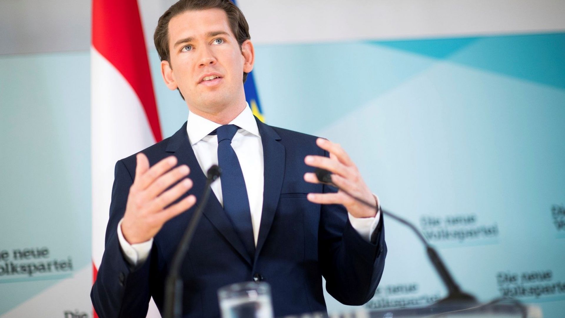 Президентът на Австрия уволни всички министри от крайната десница, без външния