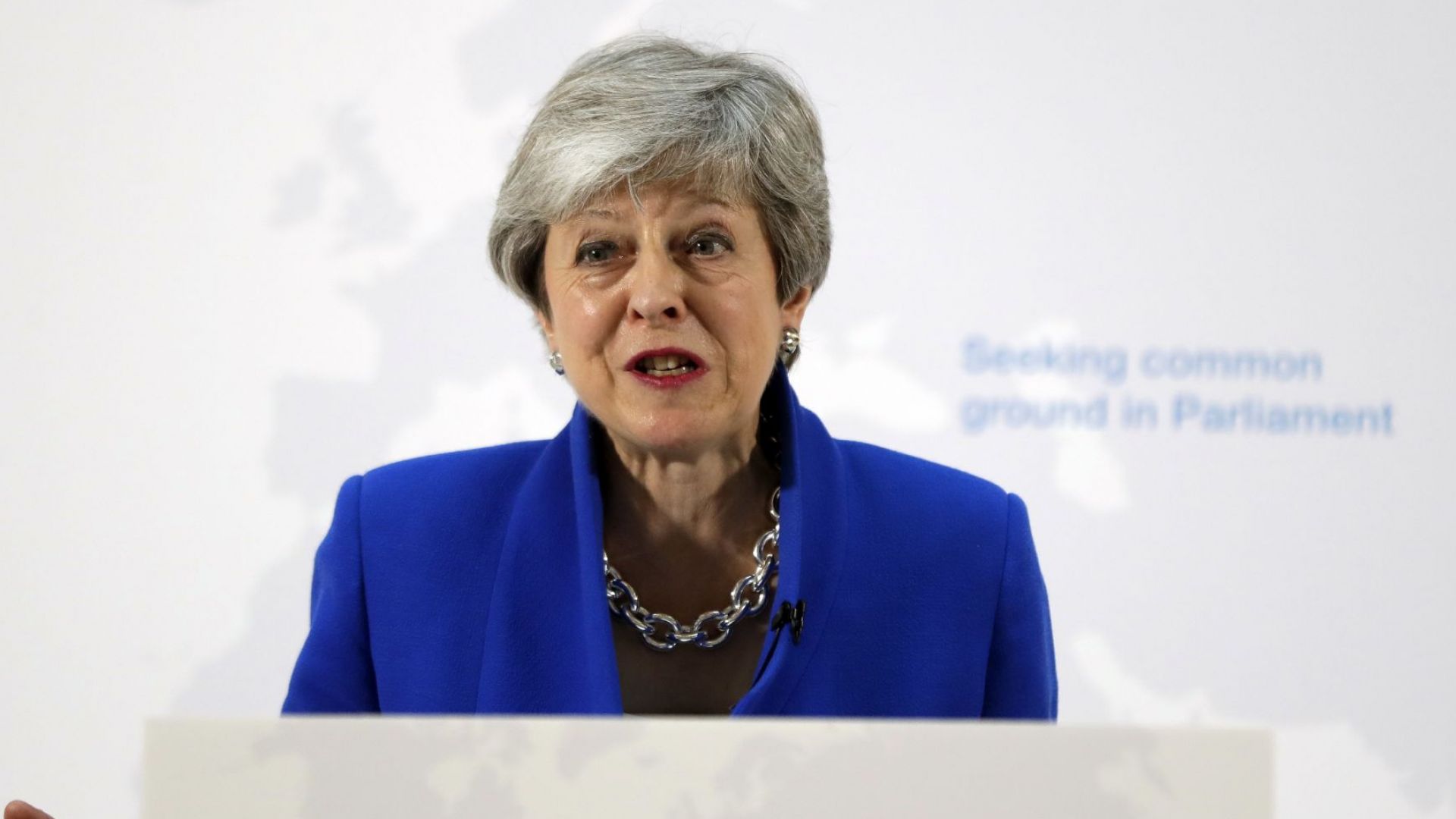 Британският премиер Тереза Мей не трябва да поставя своята сделка