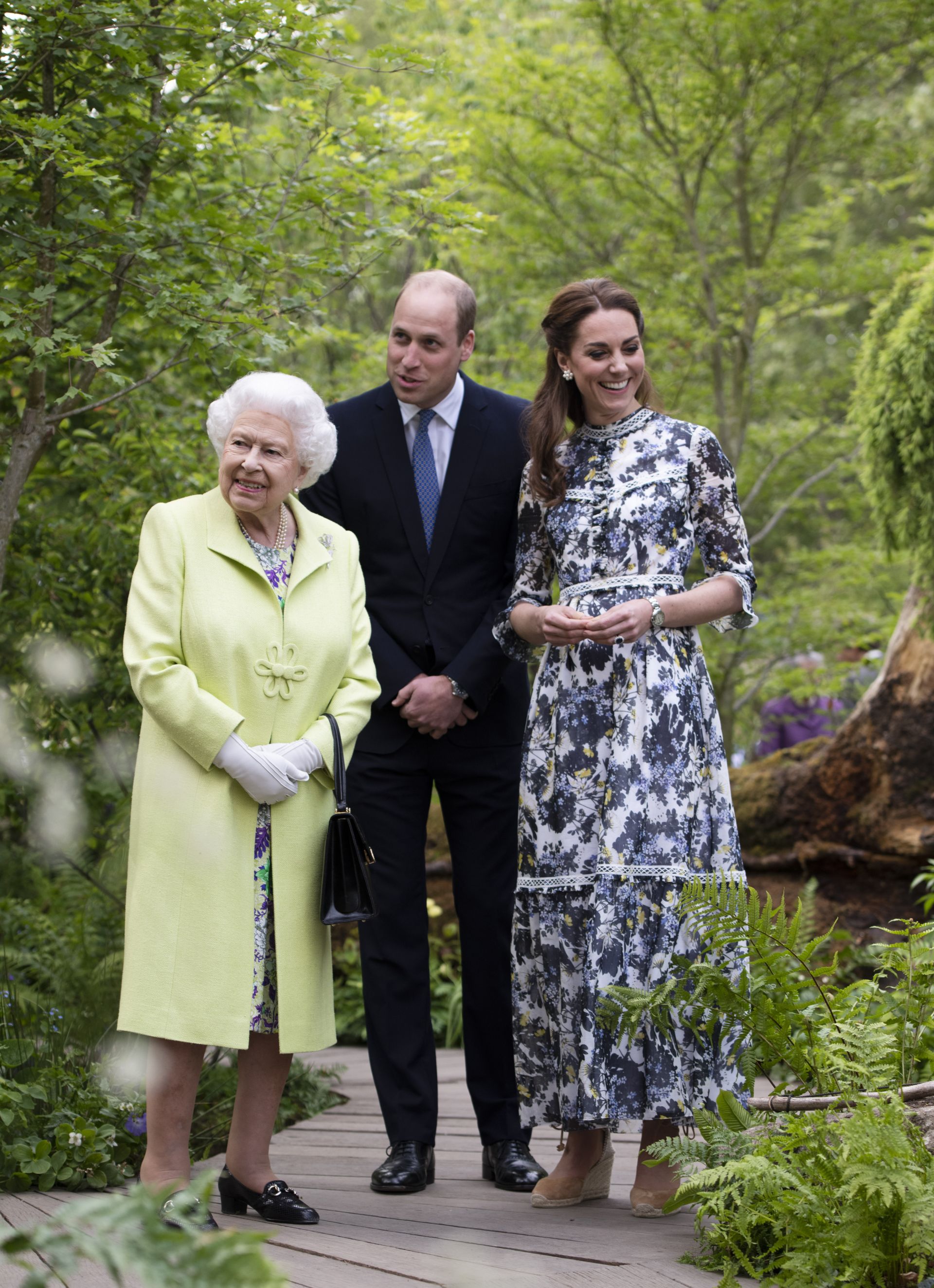 кралицата с Кейт Мидълтън и принц Уилям