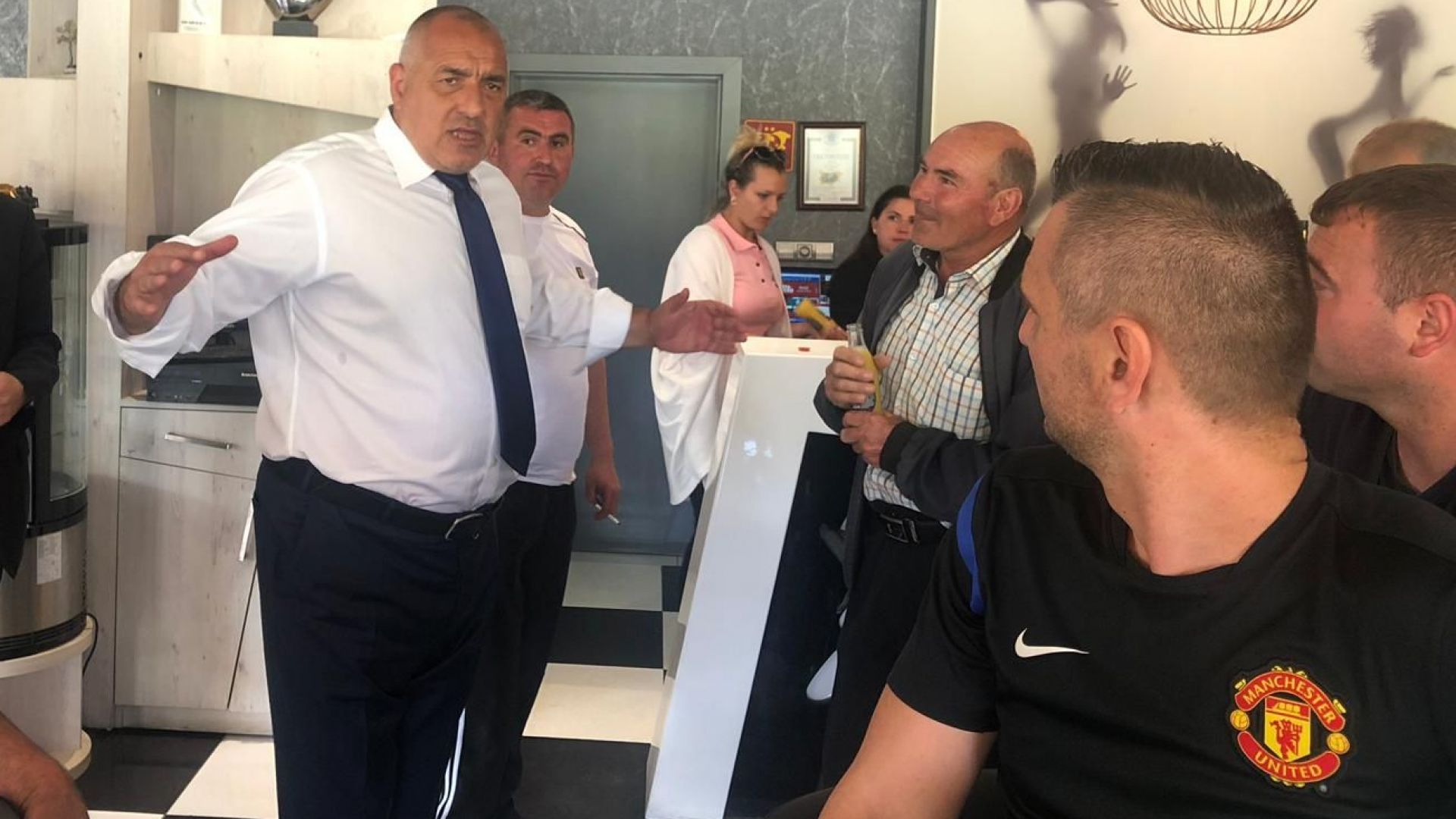 Борисов посрещна Ципрас в Кирково за старта на газовата връзка, вози го в колата си