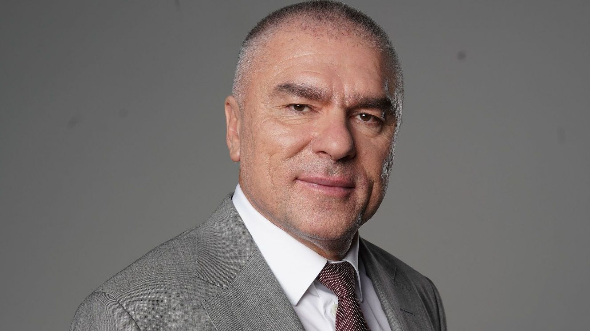 Излезте на улицата и попитайте случайни минувачи какви хора и