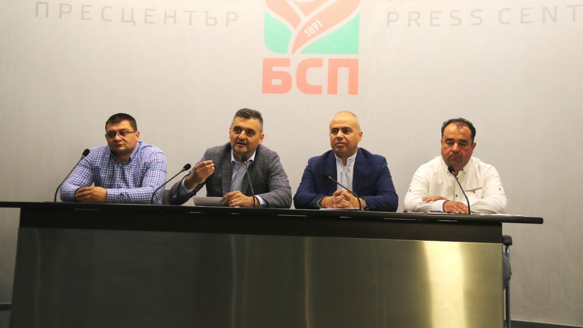 През последната седмица се упражнява административен полицейски и икономически натиск