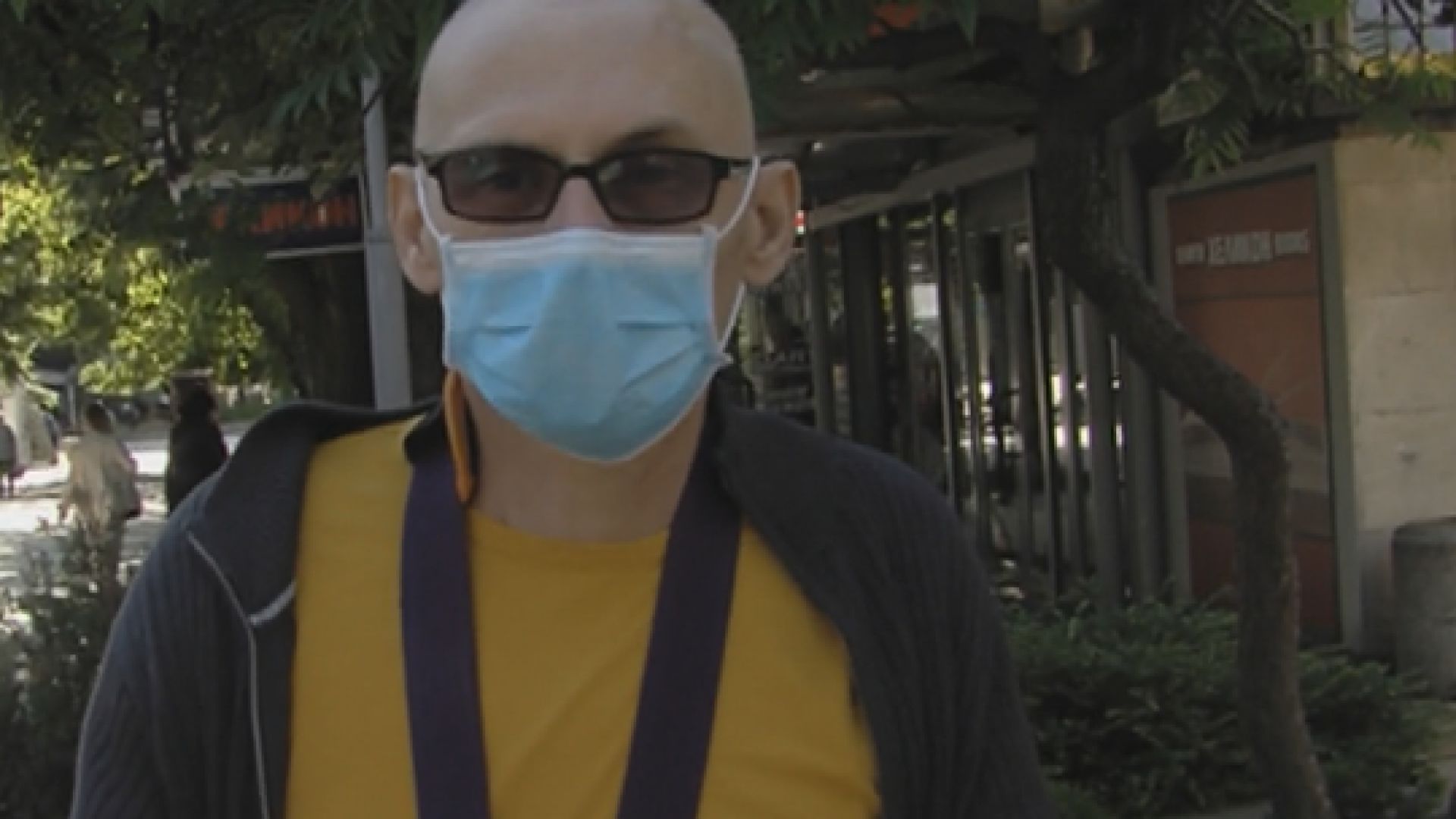 6 г. затвор грозят банковия охранител, счупил ръката на мъж с медицинска маска