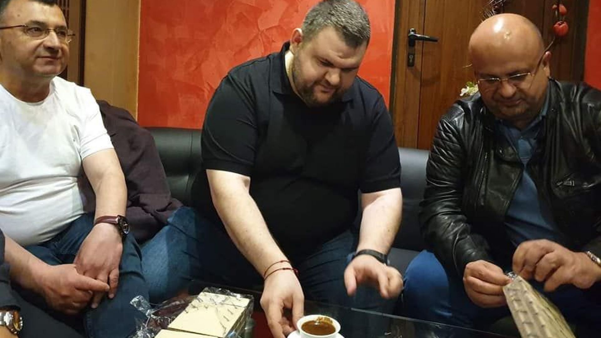 Три дни преди изборите за Европейски парламент вторият в листата