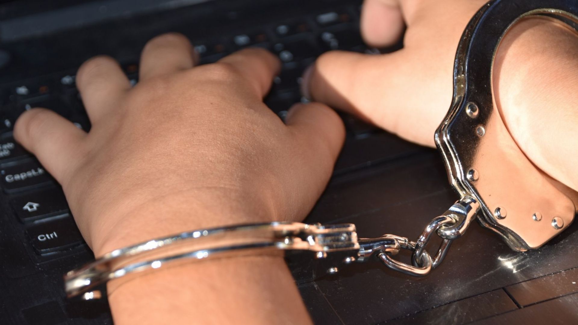 Организацията Интерпол съобщи днес че е разбила международна мрежа от