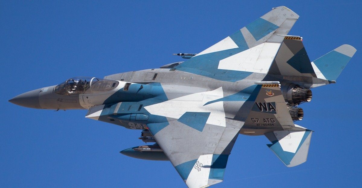 F-15 в старите цветове на Су-57