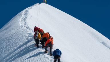 Двама алпинисти един от САЩ и един от Швейцария загинаха
