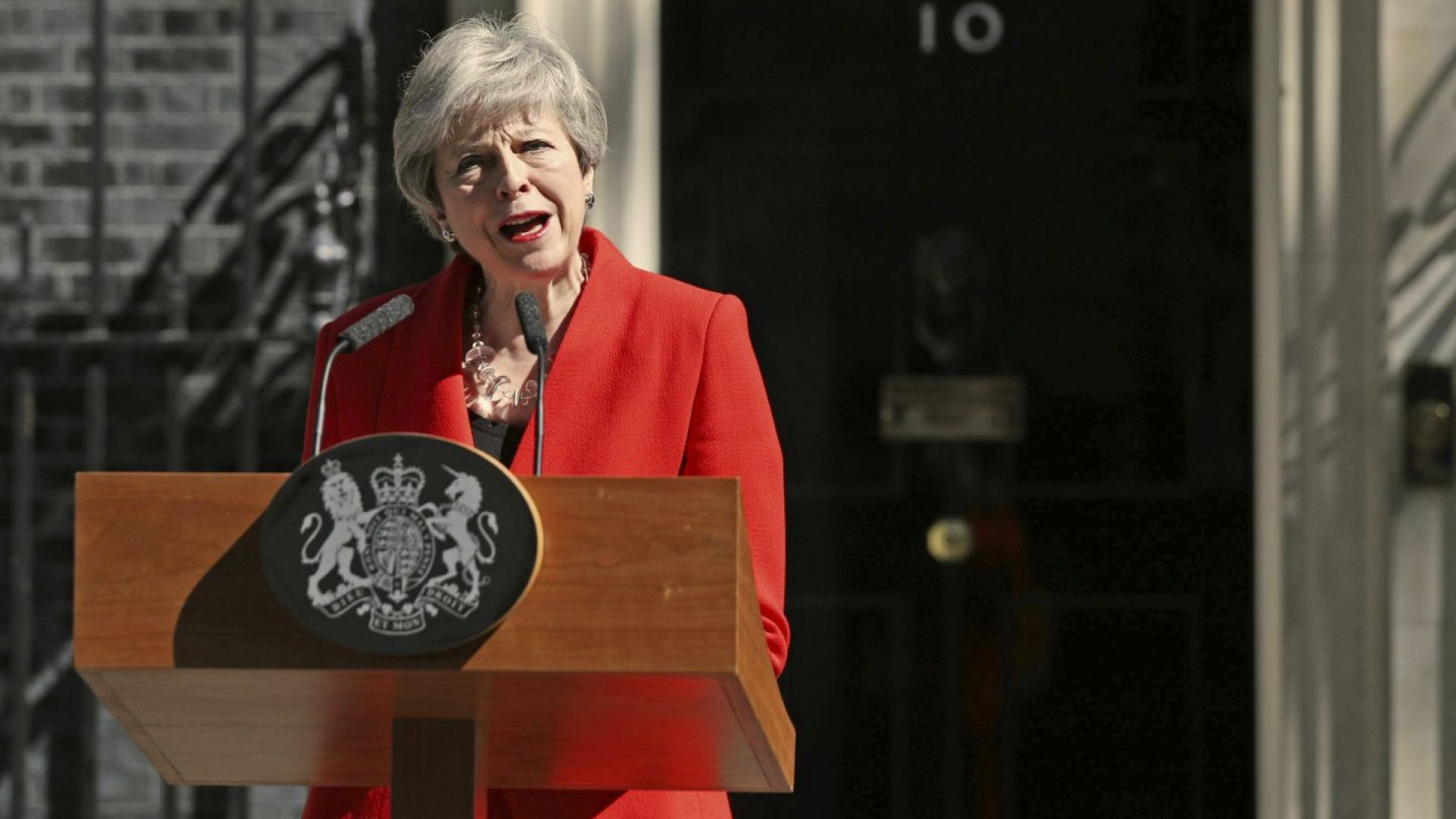 Британската министър председателка Тереза Мей днес официално подава оставка като председател