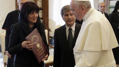 Папата към българската делегация: Бъдете посланици на мира