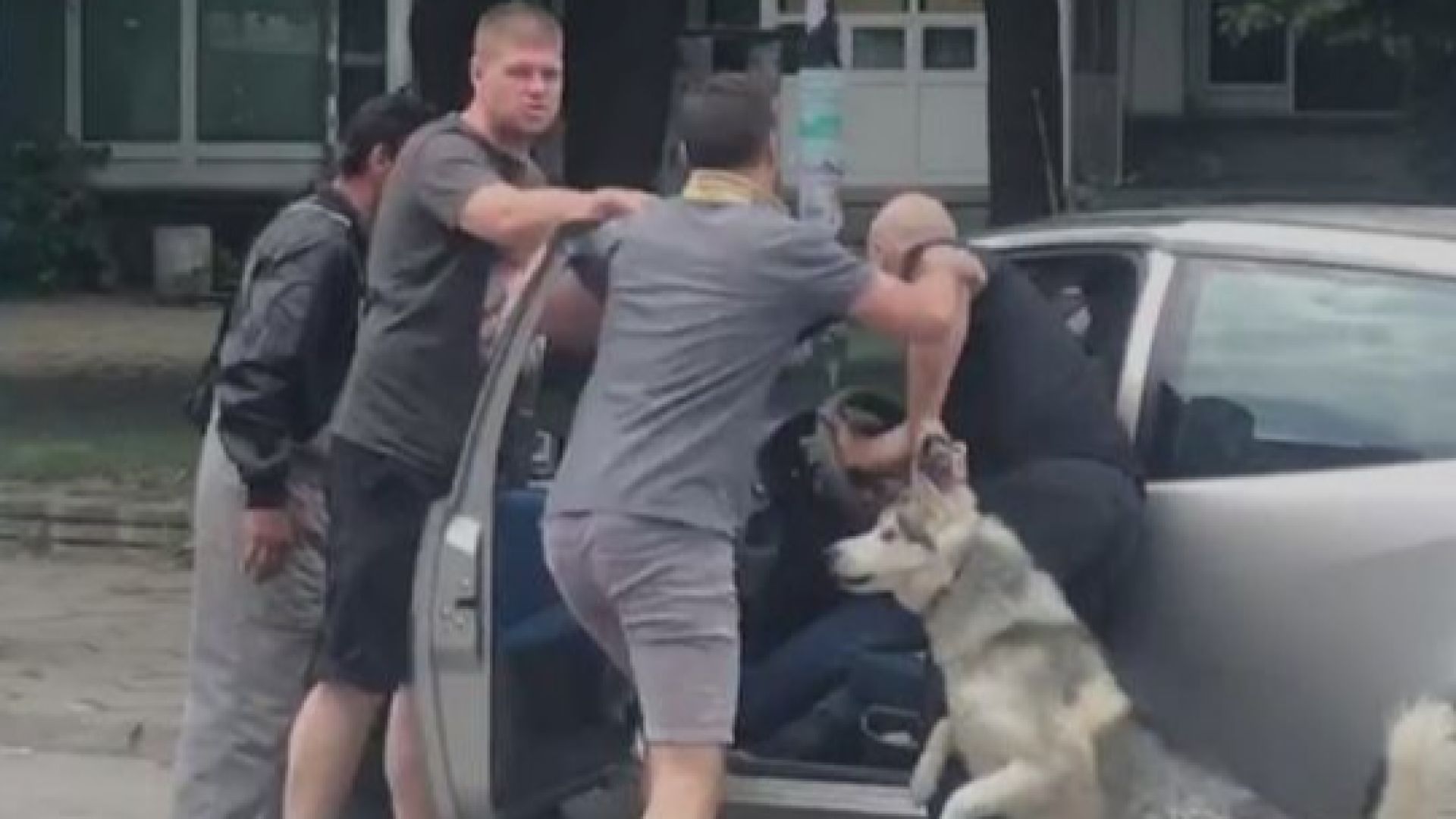 Агресия на пътя: Мъже нападнаха шофьор в Пловдив (ВИДЕО)