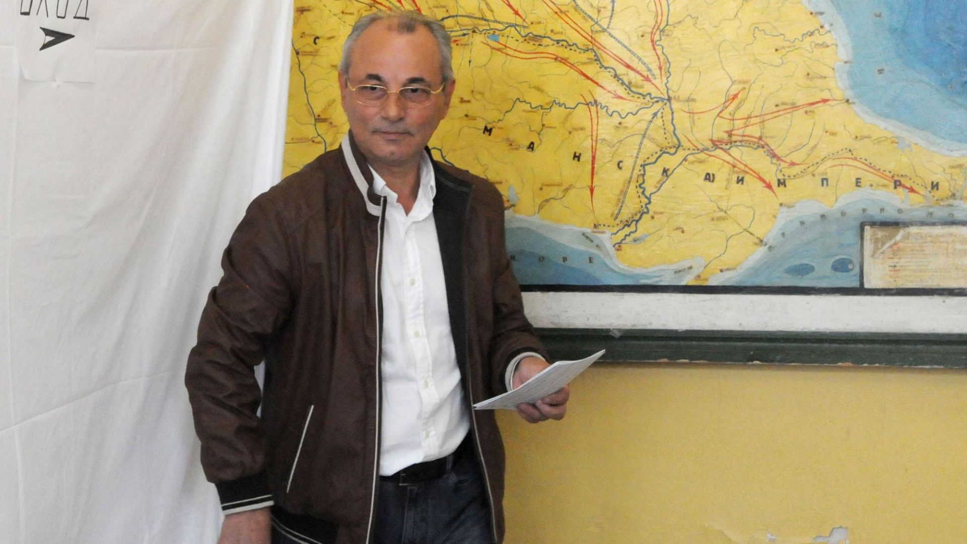 Почетният председател на ДПС Ахмед Доган упражни правото си глас