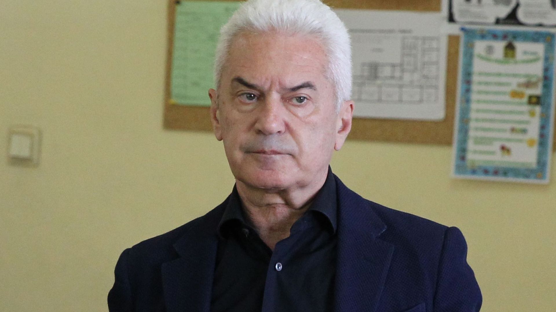 Председателят на партията Атака Волен Сидеров иска да се започне