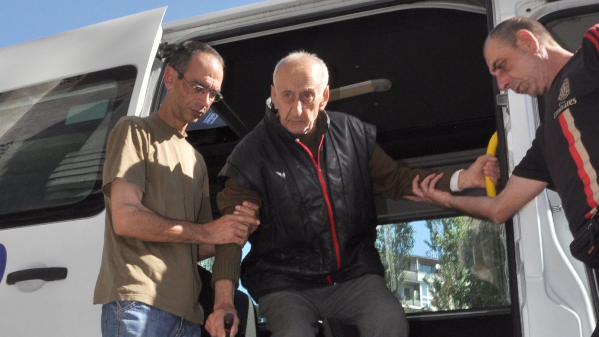 Добавката за чужда помощ изплащана в момента към пенсиите ще