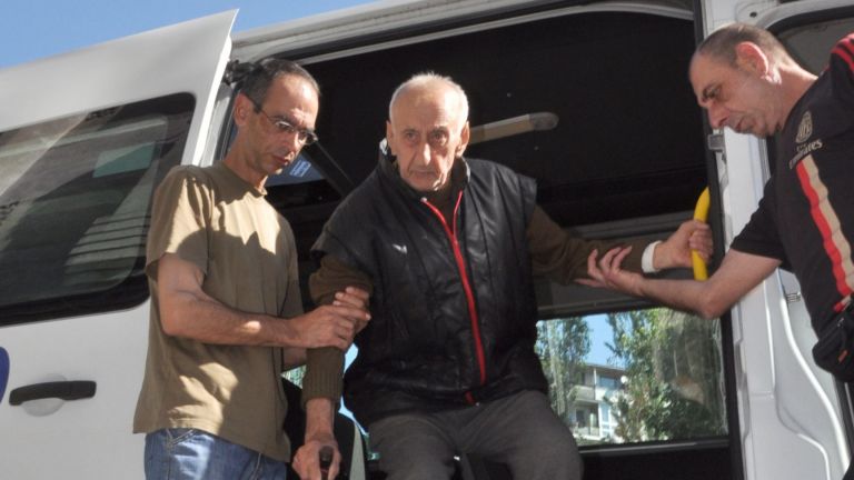 Добавката за чужда помощ на инвалидите отива в асистентите