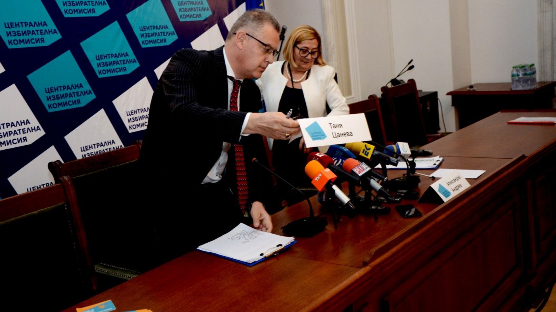 Избирателната активност в страната към 10 00 часа е 6 88 процента