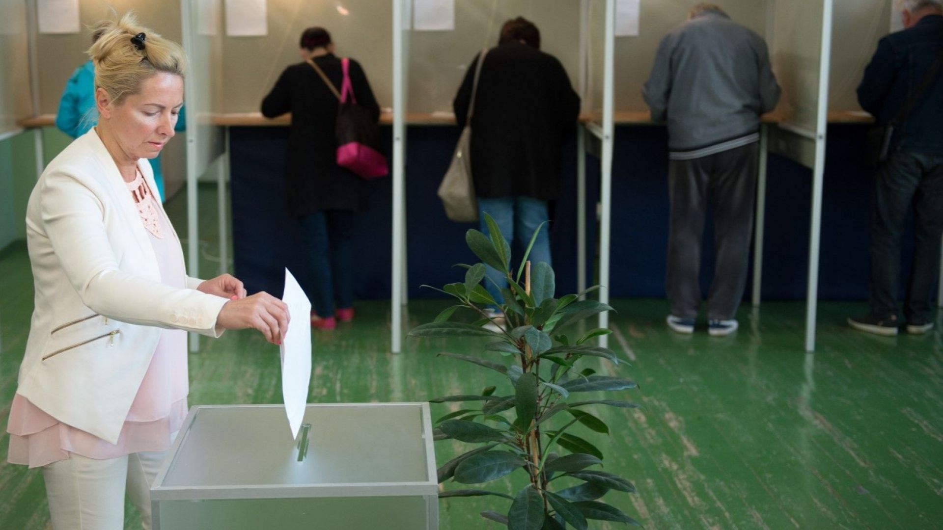 Първите данни за избирателната активност в Източна Европа показват по висока