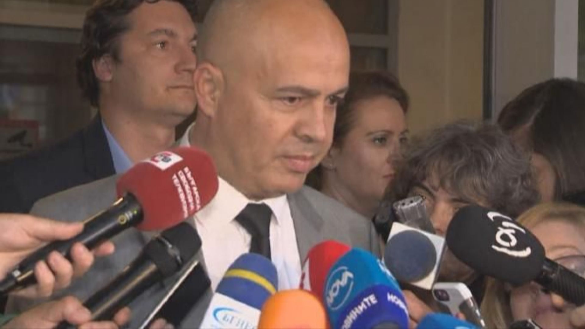 Предварителните резултати от екзитполовете са много разнопосочни Няма да ги