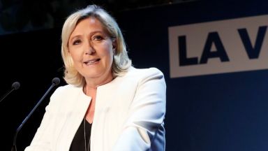 Льо Пен бие Макрон на европейските избори и призова за мощно движение за промяна 