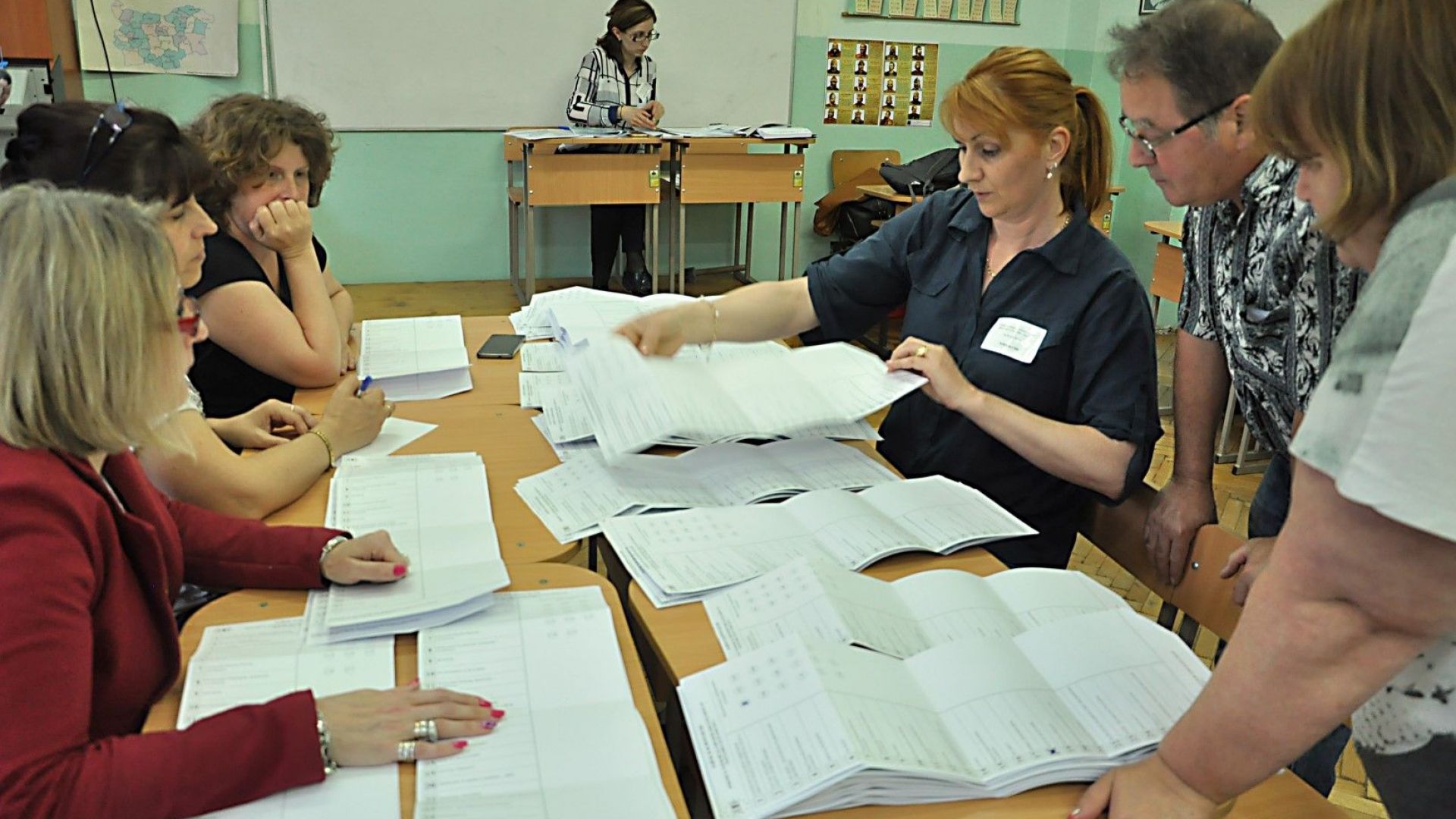 По прогнозни данни на Алфа рисърч представени по БНТ на