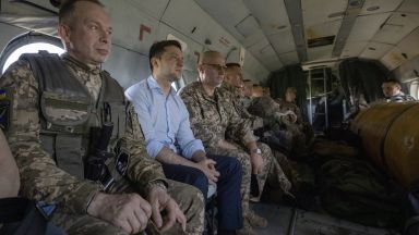 Тръмп е замразил военна помощ за Украйна преди да се чуе със Зеленски 