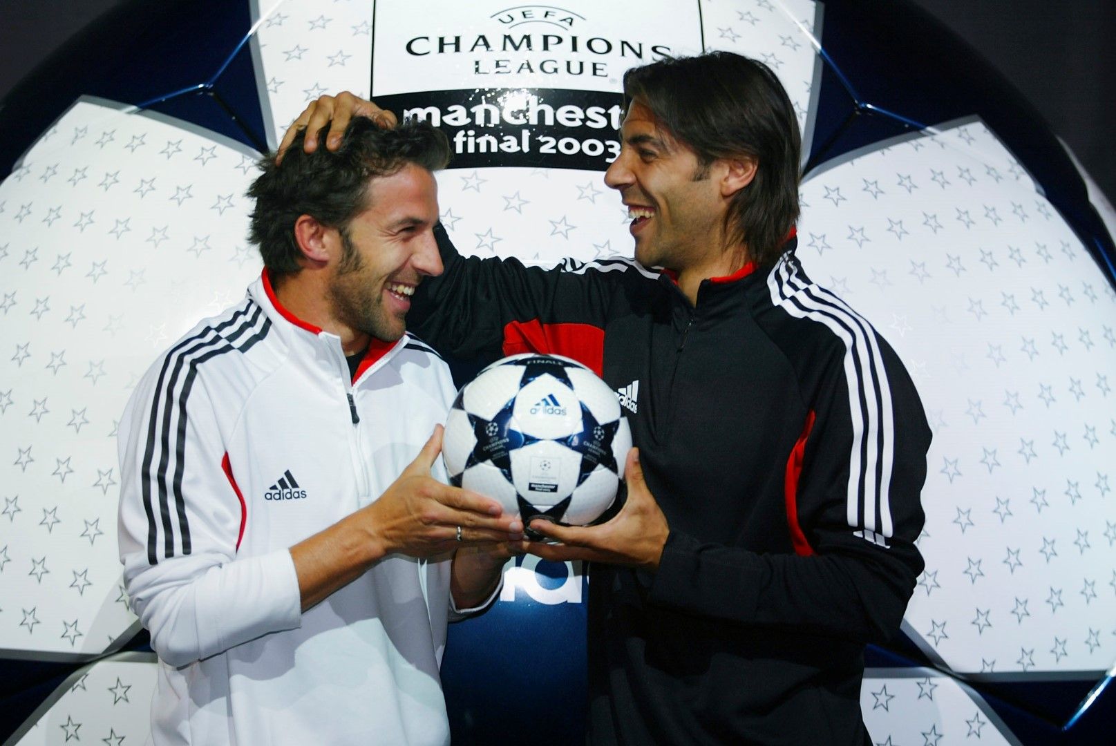 Алесандро Дел Пиеро (Ювентус) и Костакурта (Милан) показват приятелски отношения в дните преди финала