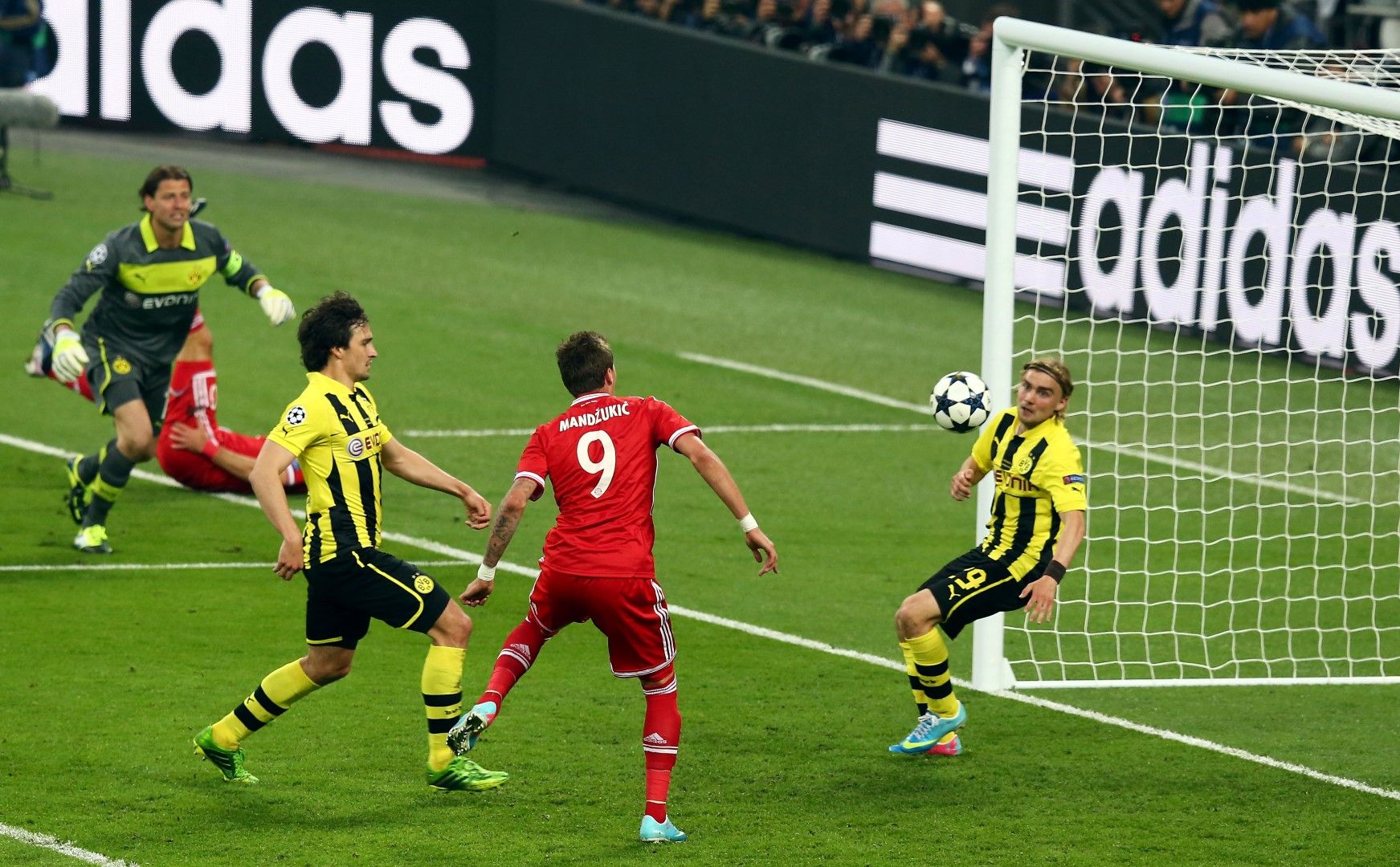 За първи път "Уембли" гледа два германски отбора