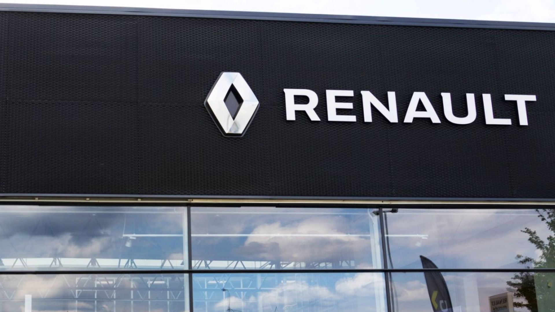 Сделка между Рено и Фиат трябва да защити работниците във Франция...