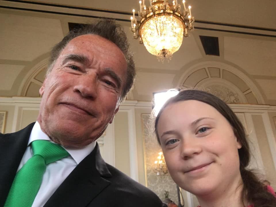  Бившият губернатор на Калифорния, роден в Австрия, покани младата шведска активистка на конференция във Виена
