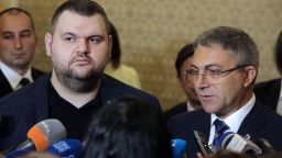Пеевски дойде в НС и се отказа от Брюксел: По-нужен съм в България (снимки+видео)