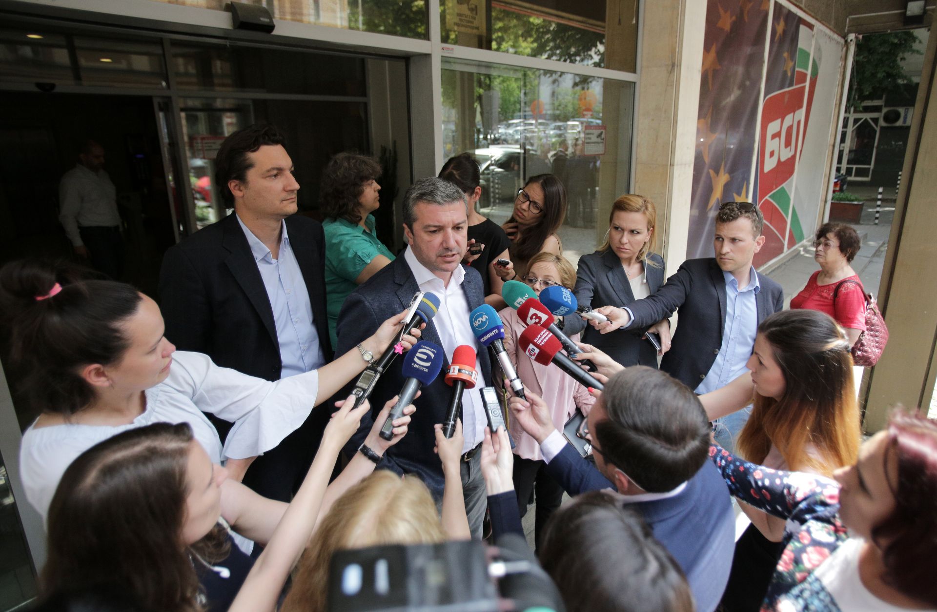 Добромир Стойнев и Крум Зарков излязоха пред журналистите на "Позитано 20"