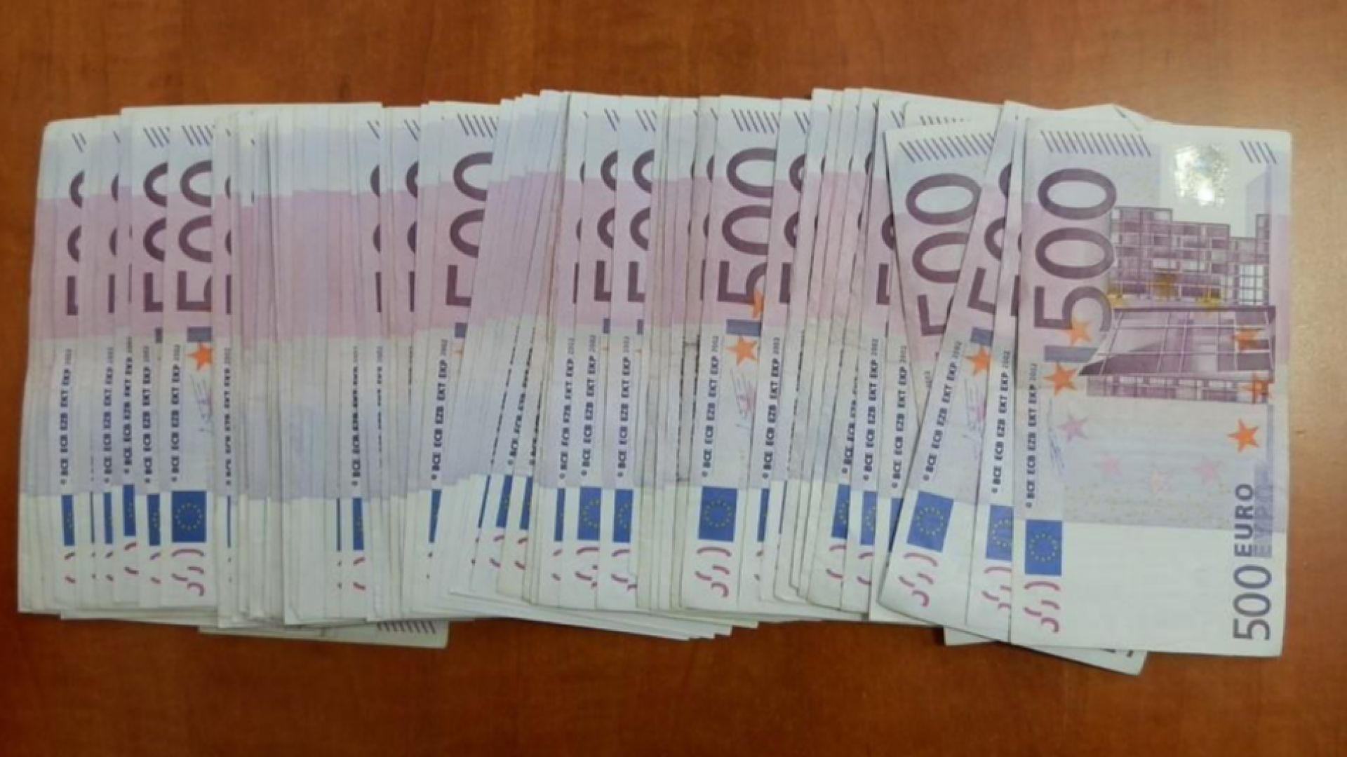 Недекларирани 50 000 евро задържаха митничарите на Капитан Андреево Валутата