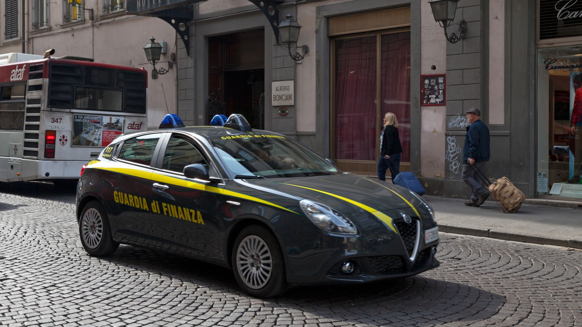 С обвинение за укрити данъци на стойност над 1 милион