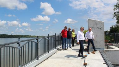 Нова пасарелка на русенския кей е в процес на изпитване
