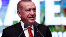 "Билд": "Фолксваген" търгува с Ердоган, конците дърпа приятелят на Путин Шрьодер