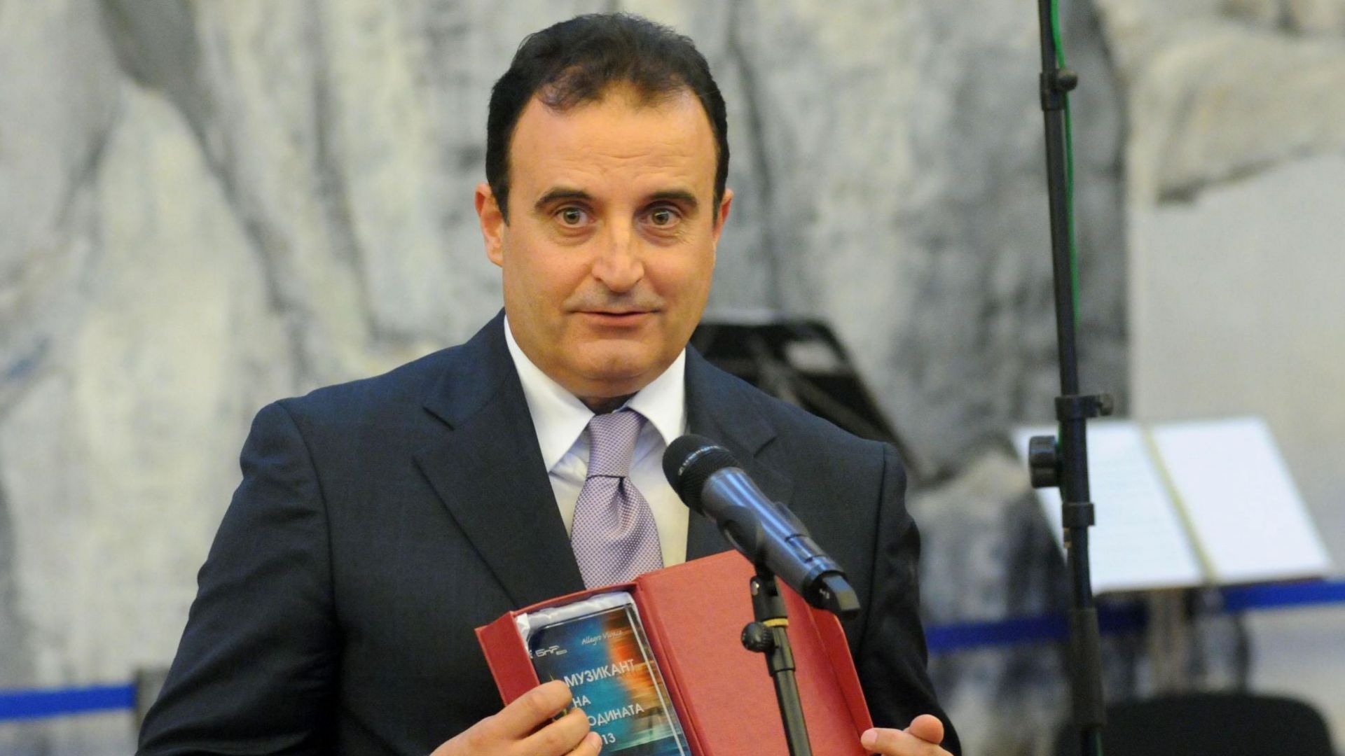 Оперният певец Марио Николов е възстановен от съда на поста