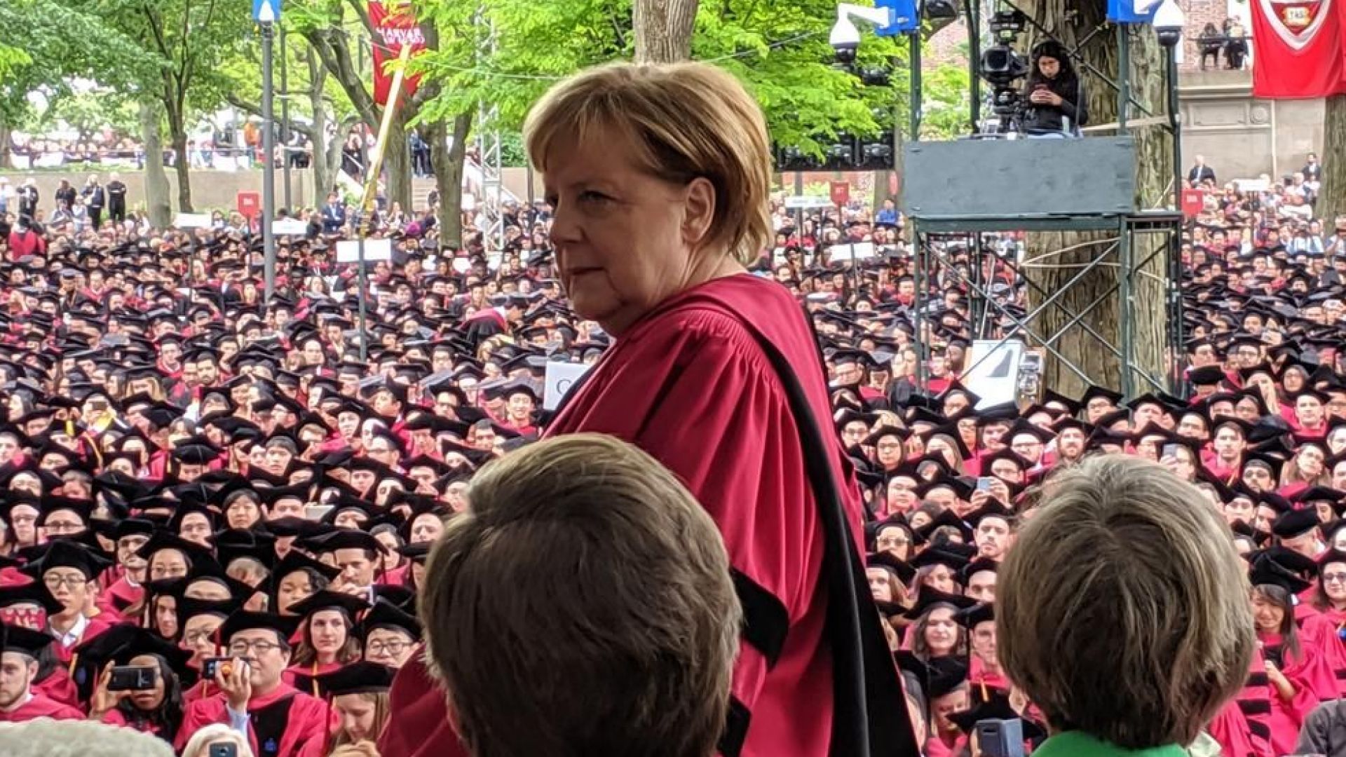 Германската канцлерка Ангела Меркел стана почетен доктор по право на