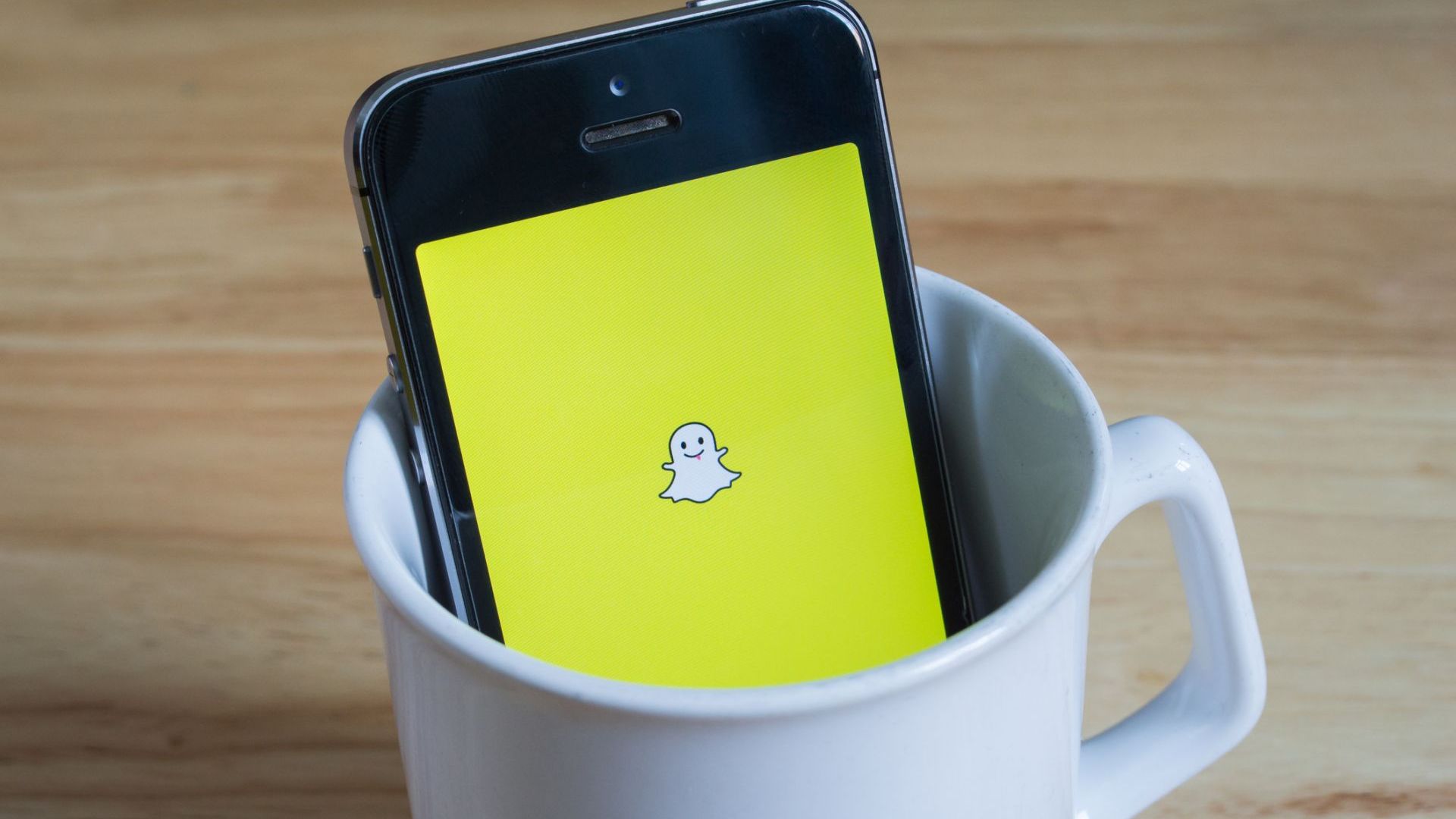 Snapchat също затяга контрола над политическите реклами