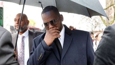 R. Kelly с 11 нови обвинения за сексуално насилие