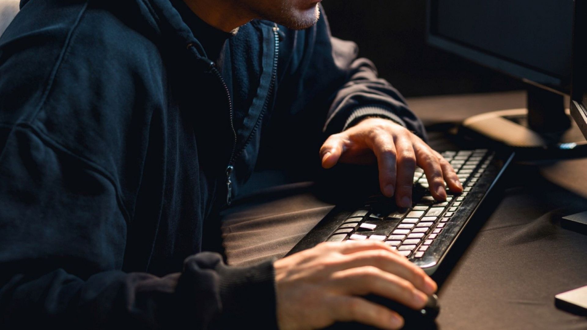 Служители на специализираният отдел Киберпрестъпност при ГДБОП задържаха 10 български