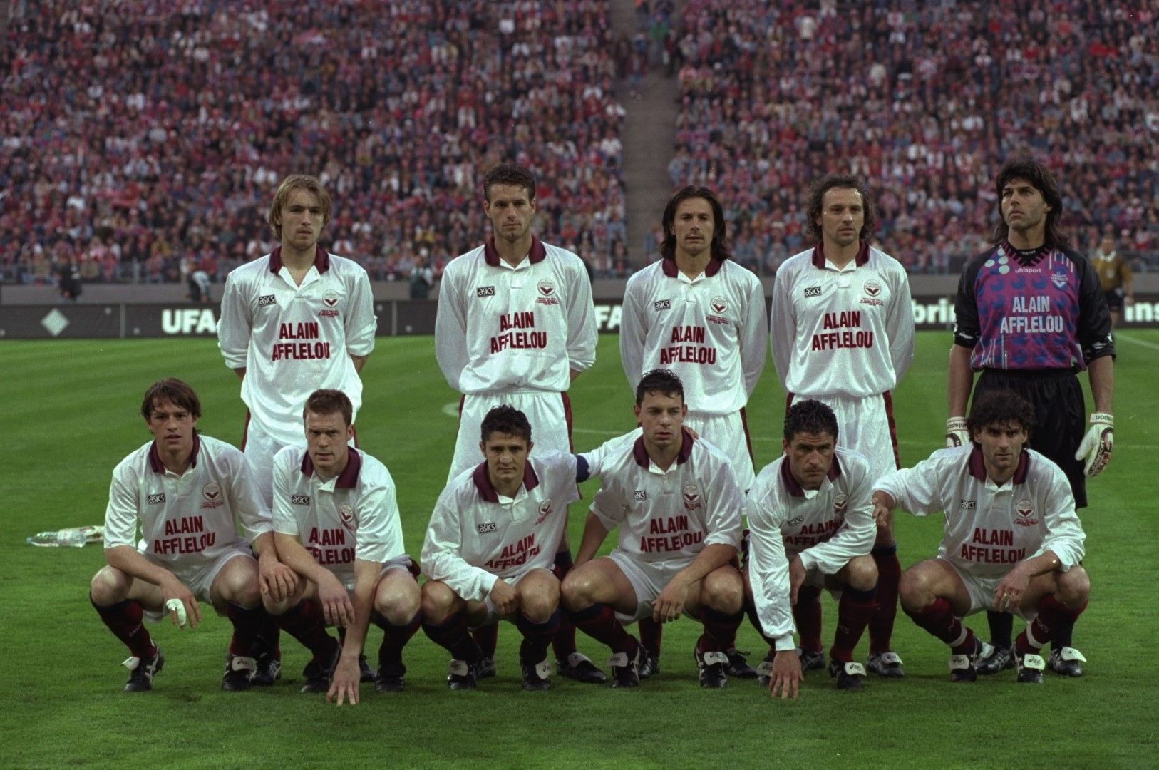 1996 г., Мюнхен. Тимът на Бордо преди финала за Купата на УЕФА. Без лидера си Зинедин Зидан, френският тим отстъпи с 0:2 на Байерн. Емил Костадинов остана резерва за баварците.