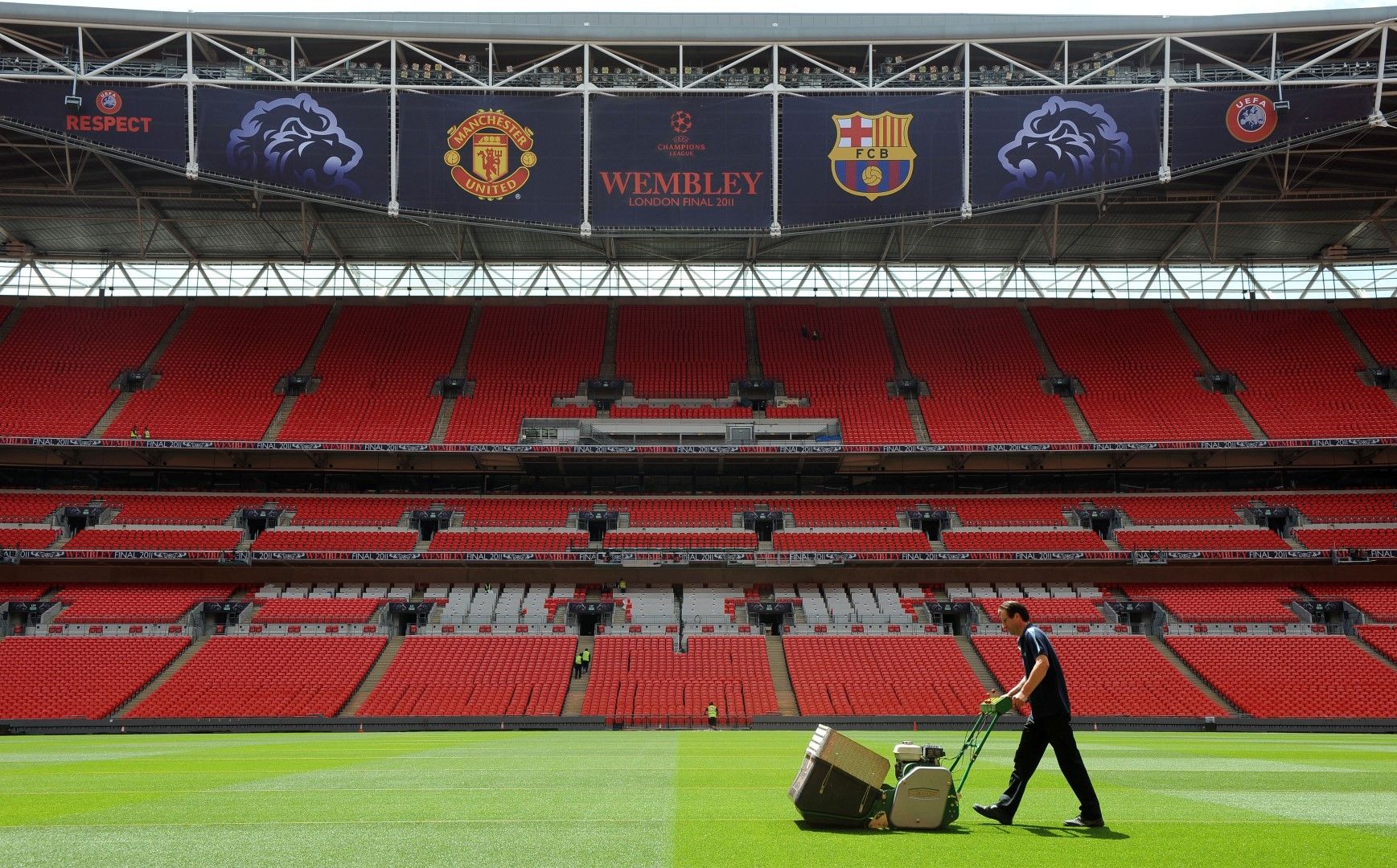 2011 г., Лондон. Стадион "Уембли" е готов да приеме финала Барселона - Юнайтед, повторение на сблъсъка от 2 години по-рано.
