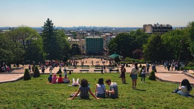 Париж забрани пушенето в 52 обществени паркове и градини