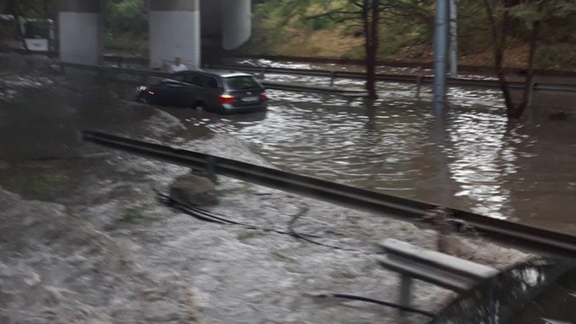 Мощна буря потопи под вода Пловдив (снимки+видео)