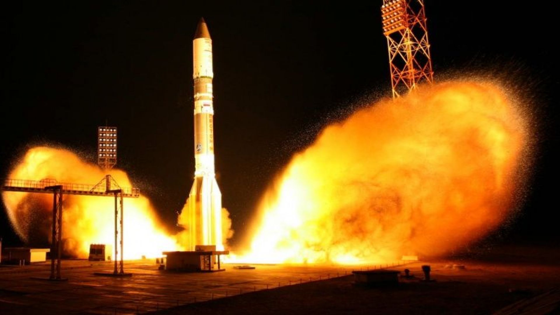 Русия изстреля най-мощната си ракета (галерия)