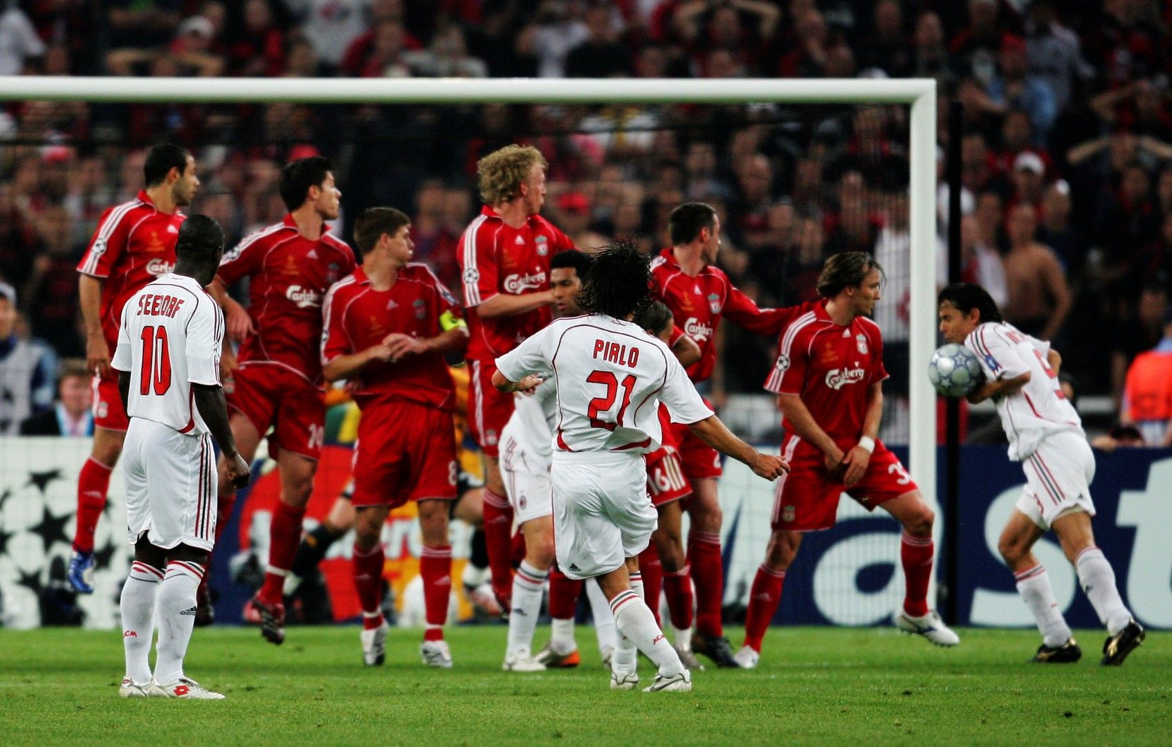 2007 г., Атина. Пирло стреля, Индзаги вкарва с рамо. Милан води във финала в края на първото полувреме