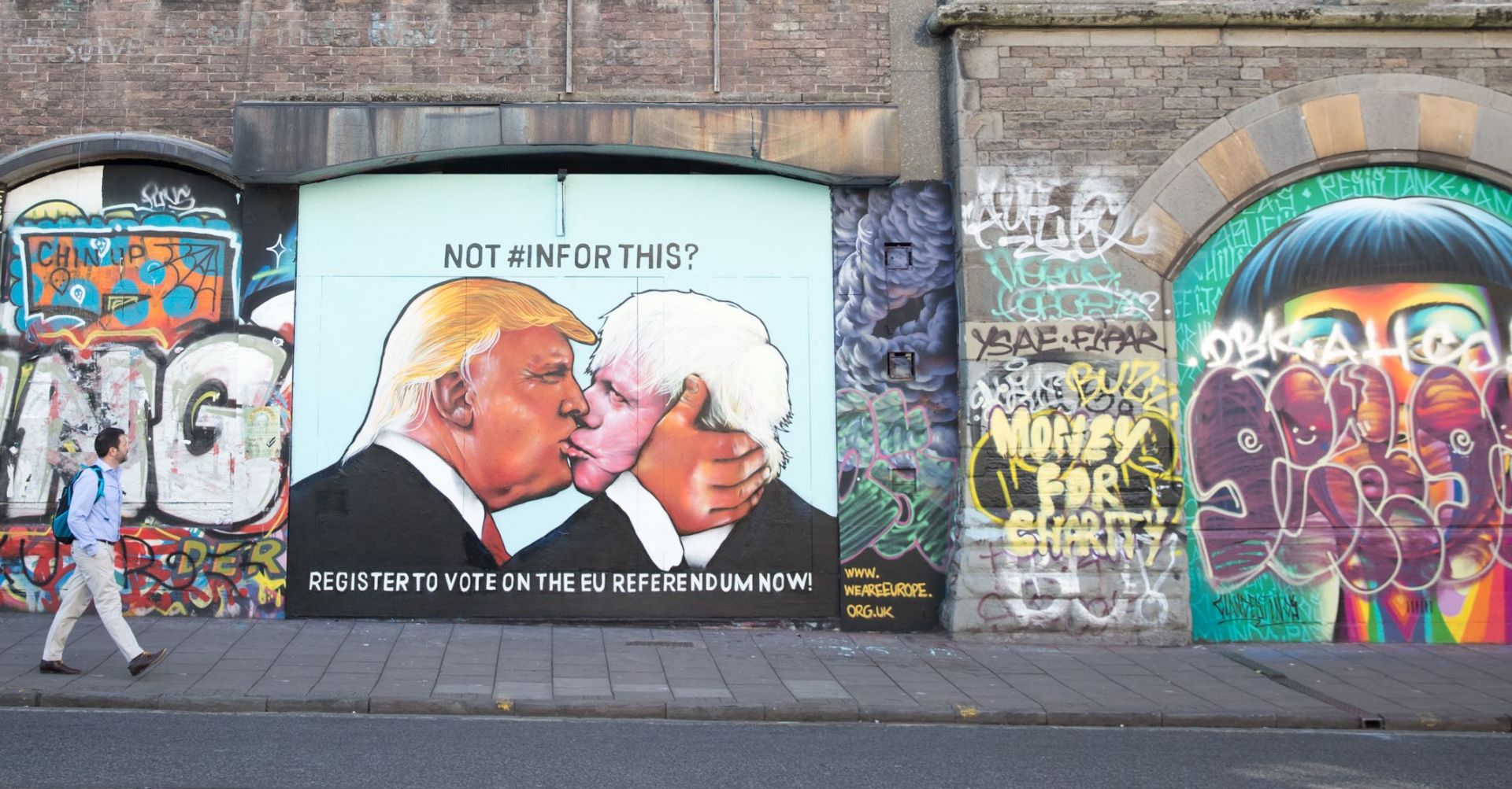 Подкрепата на Тръмп към Джонсън беше заявена още при референдума за Брекзит и стана повод за саркастични графити по улиците на Лондон
