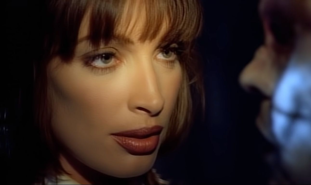 Дана Патрик на мястото на Лорен Кросби във видео клипа „Anything For Love"